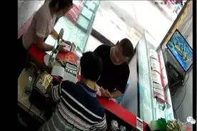 防城港：假戒指附上假发票做抵押 金店老板被骗4500元图片