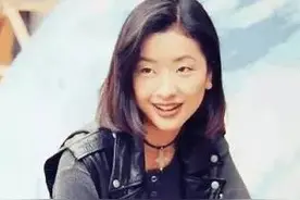 她是韦小宝最丑的老婆，吸毒、长得丑、品味差，却是陈奕迅爱了一辈子的女人图片