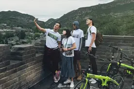 刘若英朴树长城拍照引骚动 导演处女作筹备中图片