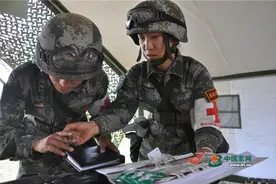 驰骋沙场的“女汉子”图片