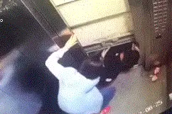 电梯卡26楼，妻子目睹丈夫坠亡！电梯救命指南趁早看！图片