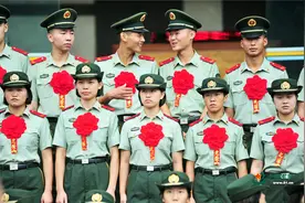 特战女兵退伍记录：脱下军装我还是一个兵图片