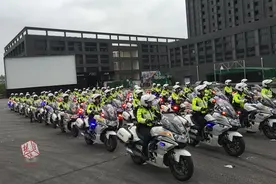 汉警快骑巅峰对决！颜值爆表、车技一流的交警都在这！图片