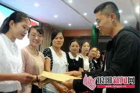 山东临沂各小学启动“阳光分班” 电脑分配学生图片