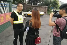 冷水江广播电视台“平安冷江”栏目组走进市公路局 专访平安公路创建图片