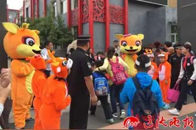 沈阳新一批“小豆包”入学 又到了家长翘首以盼的日子图片