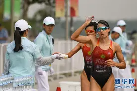 铁人三项——女子个人决赛赛况图片