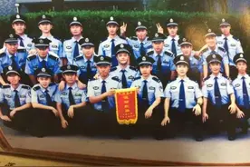 一个逗比特警的七夕独白图片