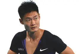 张培萌 百米谢幕绊了一下图片