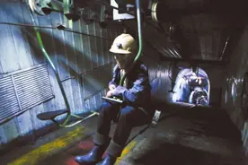 大河报记者井下700米体验煤矿工火热心跳图片