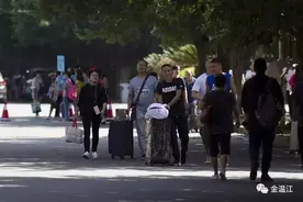 多图｜温江各大学开学了！学生都在干什么？宇宙不重启我们去学习（附点赞家乡、龙潭巷串串中奖名单）图片
