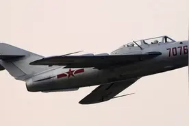 1956年9月8日，中国试制成功第一种喷气式歼击机歼-5图片