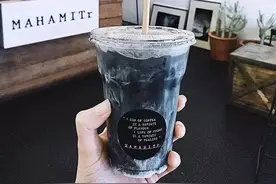 黑暗料理的觉醒？为了排毒，外国人开始流行吃“炭”！图片