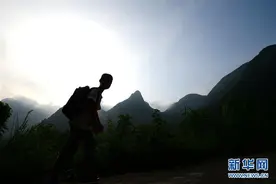 大山深深，挡不住小小读书郎的求学梦图片
