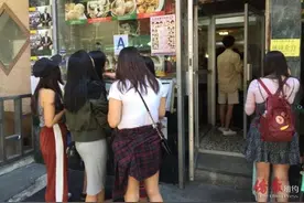 纽约法拉盛华人超市月饼种类繁多 成华人购买抢手货图片