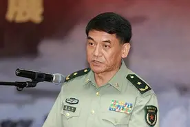 军事博物馆馆长董长军：未来在军博或可“开坦克、登航母”图片