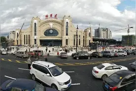 「交通」机场大巴移至哈站北广场 还有新增加的公交线路丨另外，保健路上的破站牌修好啦！图片