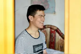 感动！盲人小伙想用互联网直播 奏响不残音乐梦图片