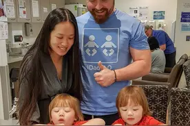 十万分之一概率！悉尼妈妈连生两对同卵双胞胎图片