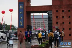 郑州大学迎来1.82万新生入学图片