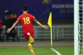 国足首发出炉：武磊替补，郜林肖智搭档锋线，赵旭日登场图片