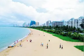 三亚：绿色长廊美如画 银色沙滩涌客来图片