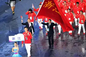 参加三届全运会 第一次进开幕式 孙杨扛旗腰板笔笔挺 浙江代表团部分看点来了图片