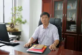 昆明第五中学校长徐锰：校园足球也要注重专业性图片
