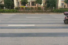 南宁一小学前人行道被取消，学生家长意见大，部门这样回复……图片