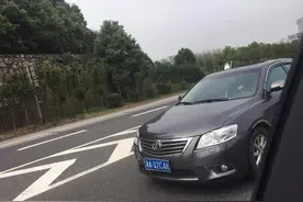 高速上的这些奇葩事，连老司机也不淡定了，你还能淡定？图片