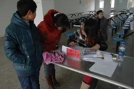 初中女生一学期旷课28天 开学报名遭到学校“拒绝”图片