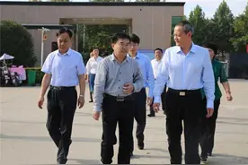 刘昌宇深入项城学校慰问广大教师图片