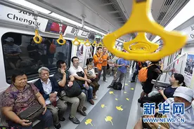 “下飞机坐地铁看熊猫”——成都开通首条地铁机场专线图片