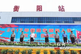 好男儿当兵去 衡阳首批新兵踏上军旅征程图片
