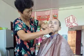 不离不弃！大冶女教师陪伴23年，植物人丈夫被唤醒下床行走图片