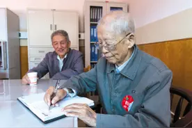 百岁教师柏世藩：没缺过一堂课 没请过一天假图片