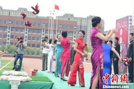 河北在教师节举办“民国风”教师集体婚礼图片