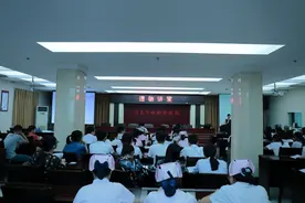 崇高寓于平凡，儿科主任李明走进宜昌市妇幼保健院2017年第三期道德讲堂图片