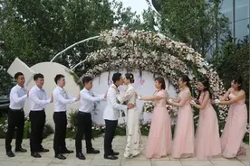 教师节李晓霞翟一鸣大婚 成世界冠军的聚会圣地图片