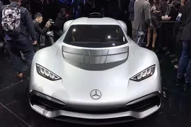 奔驰的F1赛车获准上路，售价230万欧元！图片