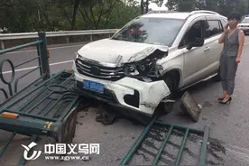 女司机穿着“恨天高”连撞70米护栏 车上还有嗷嗷待哺的孩子图片