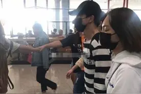 薛之谦风波后首露面 粉丝：只要有你什么都不在乎图片