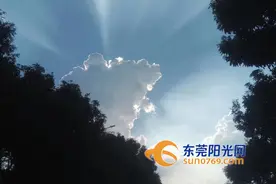 东莞上空惊现“粉红云彩”，颜值超高，瞬间刷爆朋友圈！图片