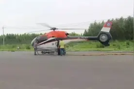 今天有直升机低空飞过德州上空...图片
