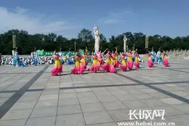 华侨城 亲海广场“欢乐颂”正在上演图片