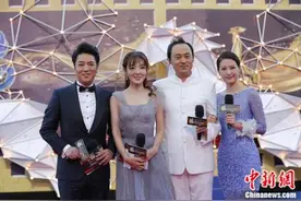 电影频道主持团集结金鸡 蒋小涵郭玮蓝羽等人成焦点图片