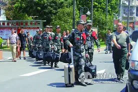 又是一年送兵时图片