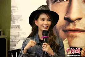 昆凌现身成都闭口不谈周杰伦图片