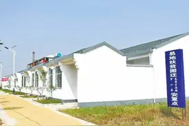 信阳罗山县高店乡：村民搬进新房 还当上了“股东”图片