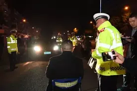 浙江交警惩罚乱开远光灯司机 一夜1820人被“体罚”图片